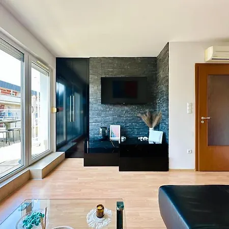 Riverside - Free Parking