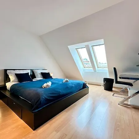 Riverside - Free Parking