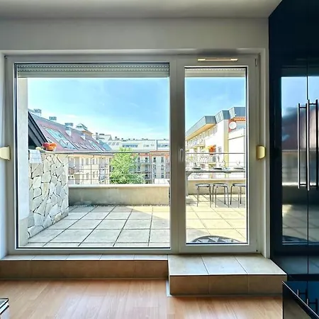 Riverside - Free Parking *