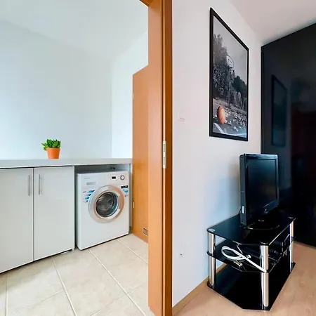 Riverside - Free Parking