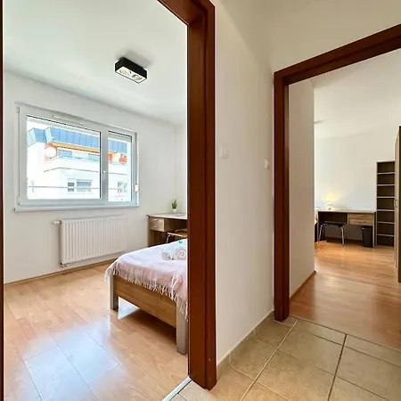 Riverside - Free Parking