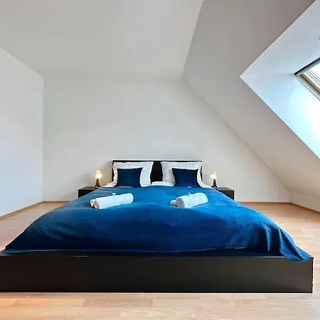 Riverside - Free Parking *