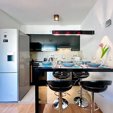 Riverside - Free Parking *