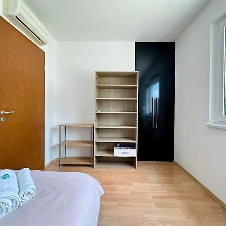 Riverside - Free Parking Apartment *