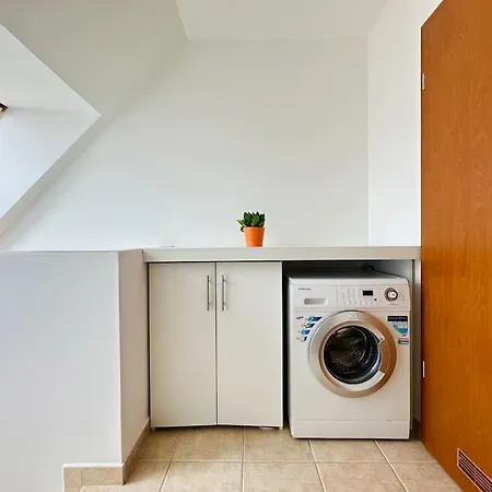 Riverside - Free Parking